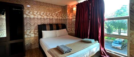 Double Room | Desk, iron/ironing board, free WiFi