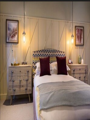 Deluxe Double Room, 1 Bedroom | Desk, iron/ironing board, free WiFi, bed sheets - The Chequers Marlow (Marlow)