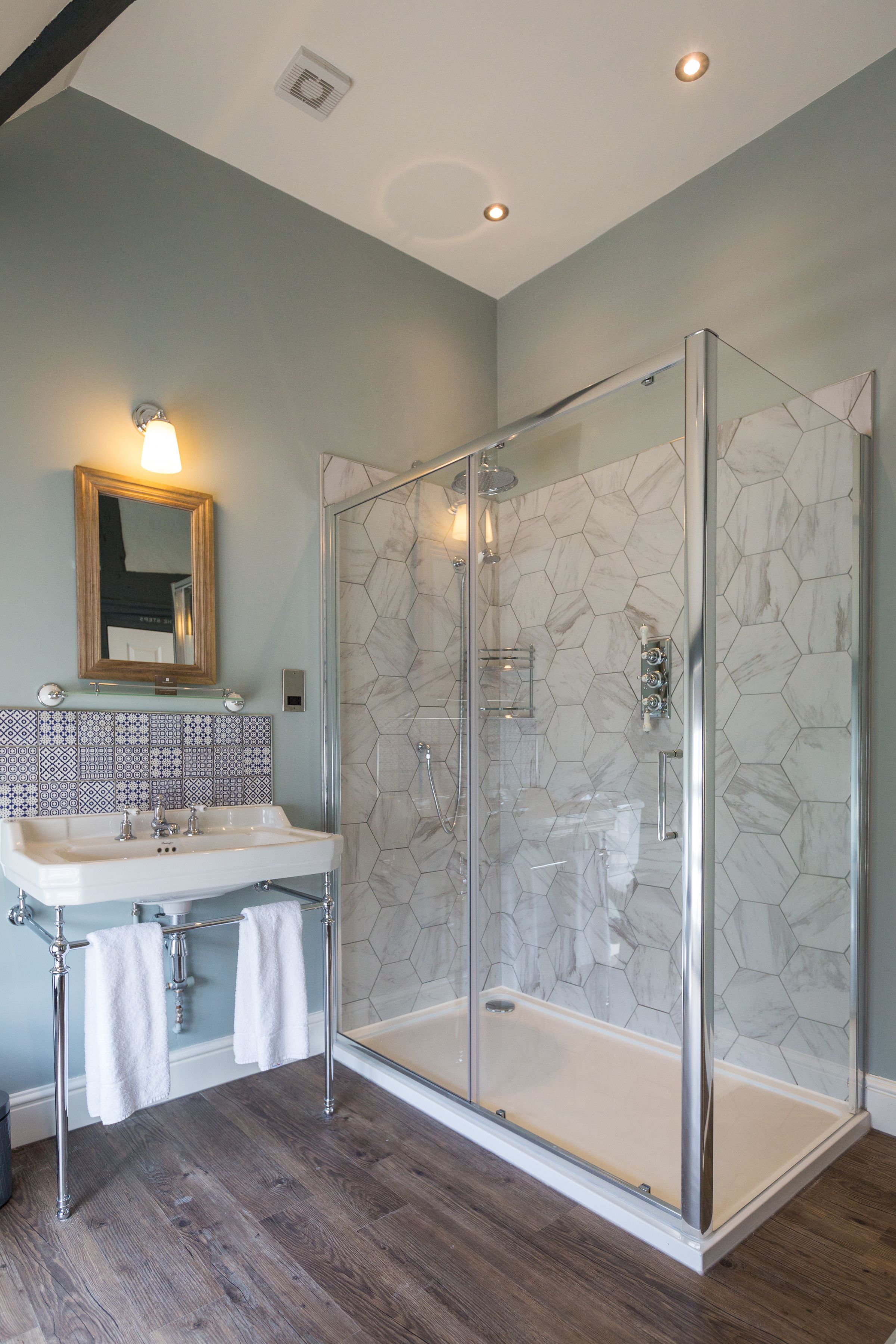 combined shower/bathtub, free toiletries, hair dryer, towels