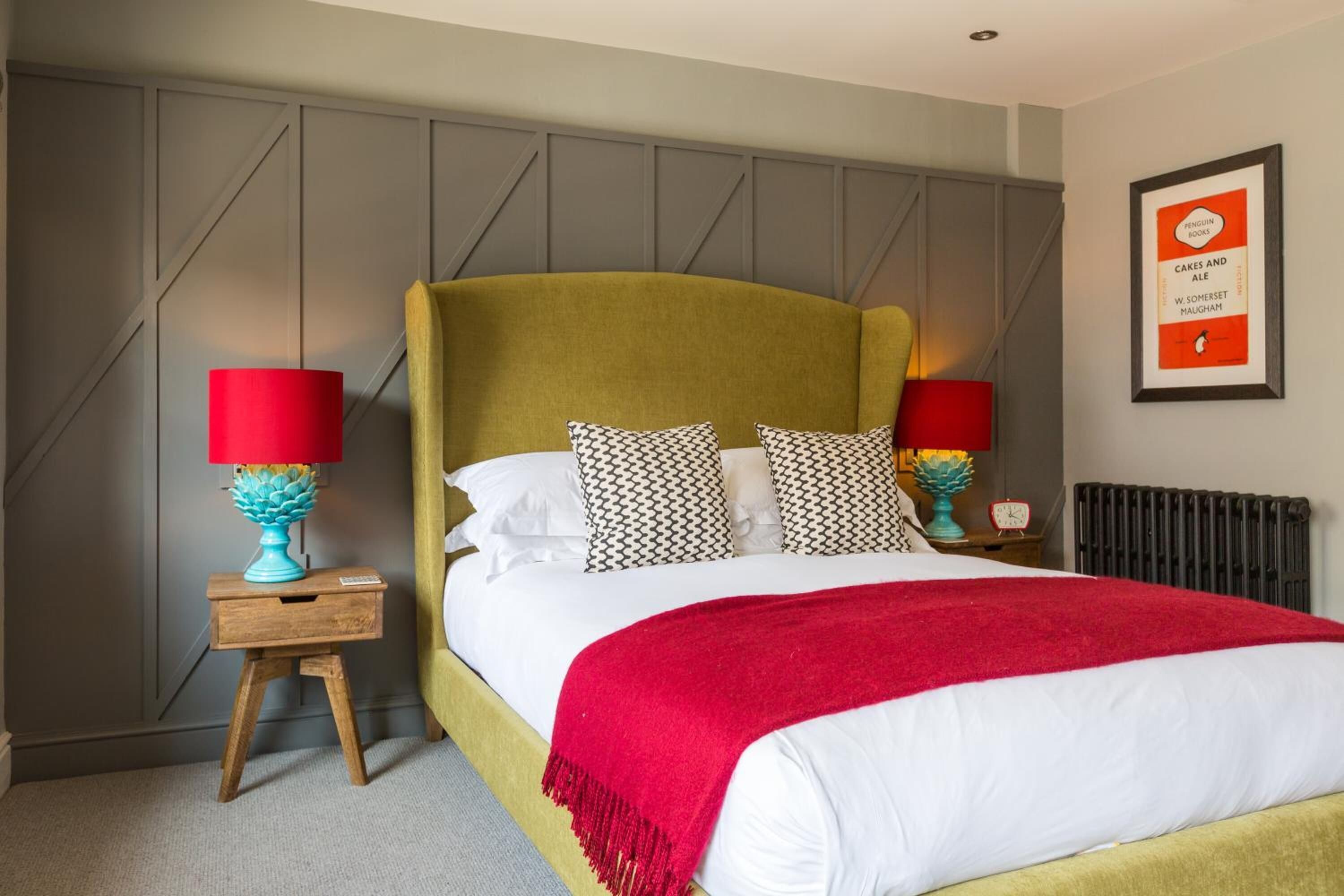 desk, iron/ironing board, free wifi