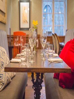 Lunch and dinner served, local cuisine - The Chequers Marlow (Marlow)