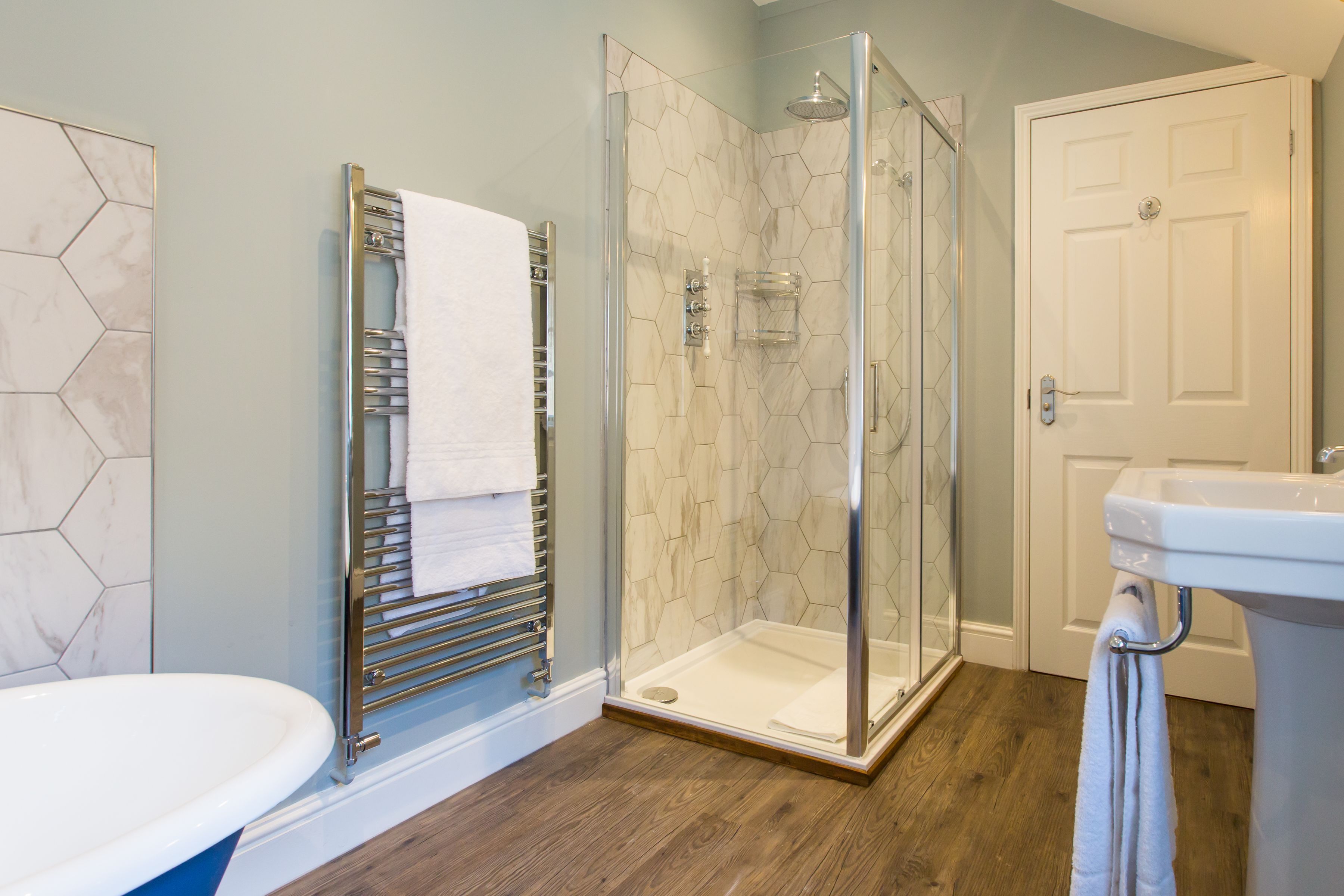 signature room, 1 king bed, bathtub | bathroom | combined shower/bathtub, free toiletries, hair dryer, towels