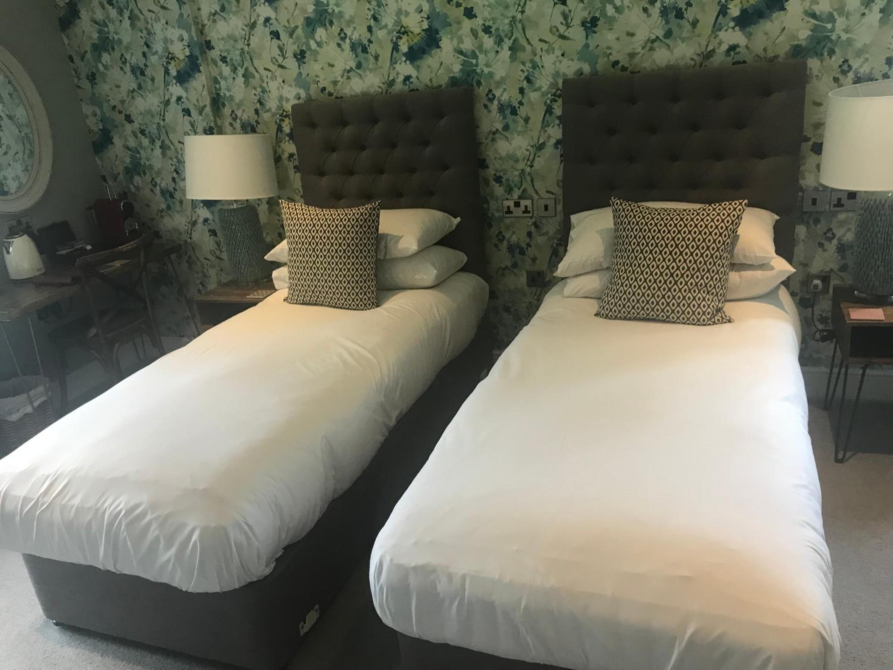 desk, iron/ironing board, free wifi