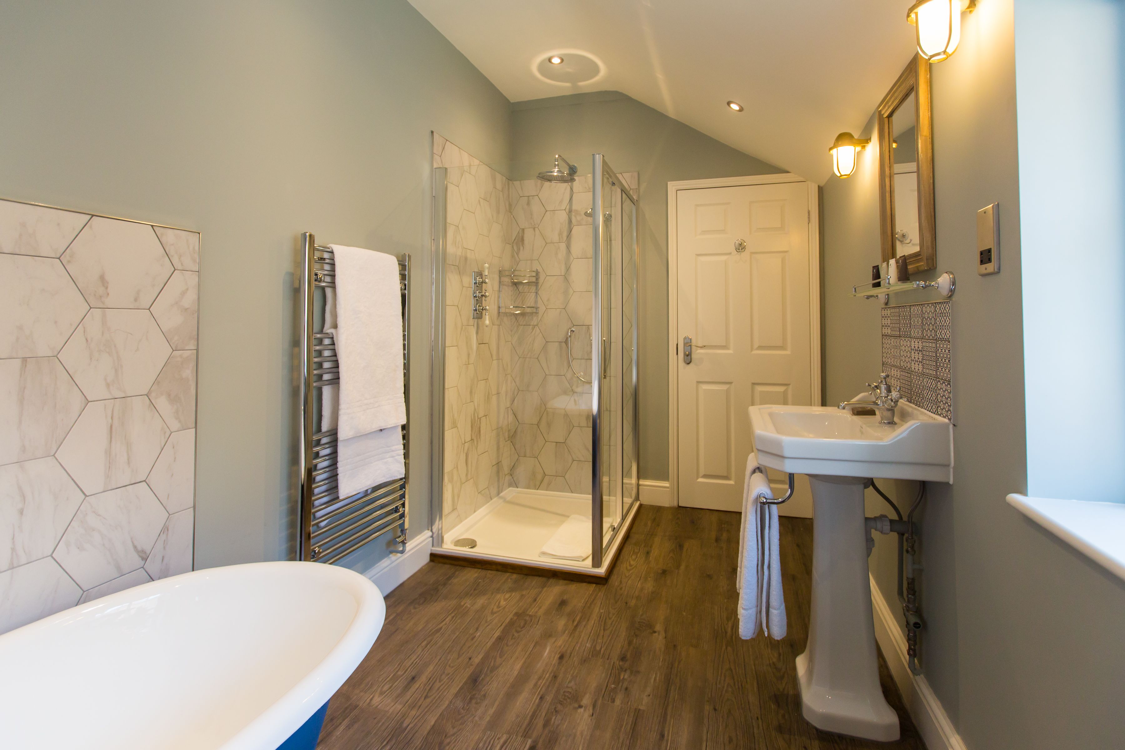 signature room, 1 king bed, bathtub | bathroom | combined shower/bathtub, free toiletries, hair dryer, towels