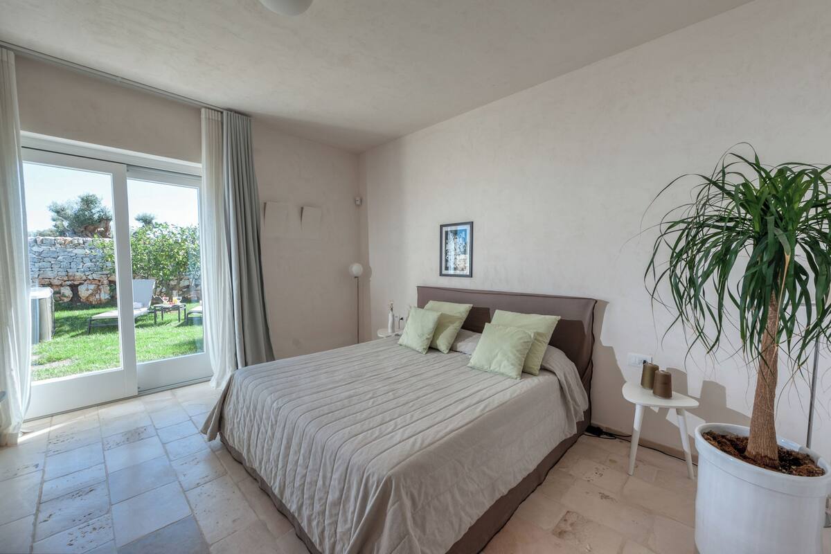 Junior Suite, Patio, Poolside | 1 bedroom, premium bedding, minibar, in-room safe