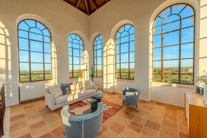 Luksus-suite - terrasse (con Terrazzo Belvedere) | Opholdsområde | Fladskærms-tv