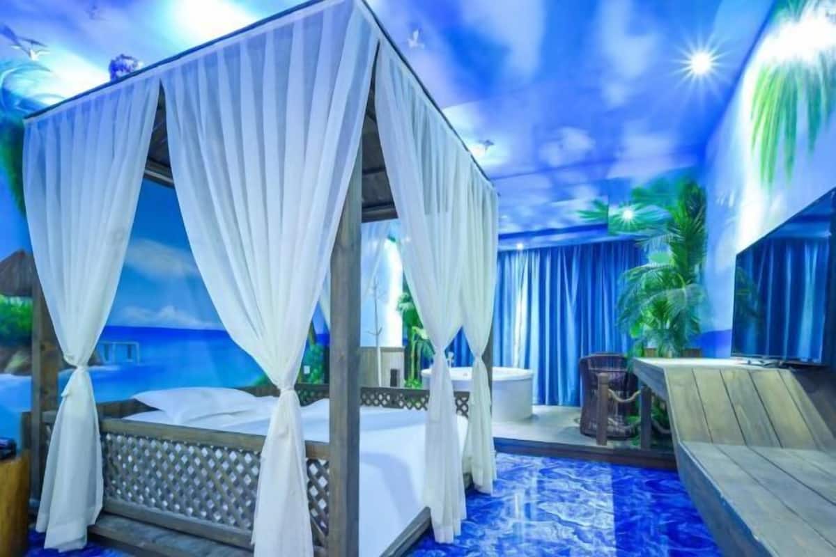In-room safe, desk, soundproofing, free WiFi