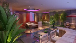 Signature Room | In-room safe, desk, soundproofing, WiFi (free)