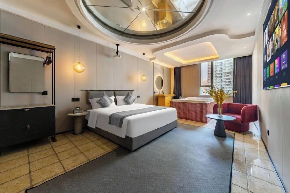 In-room safe, desk, soundproofing, free WiFi