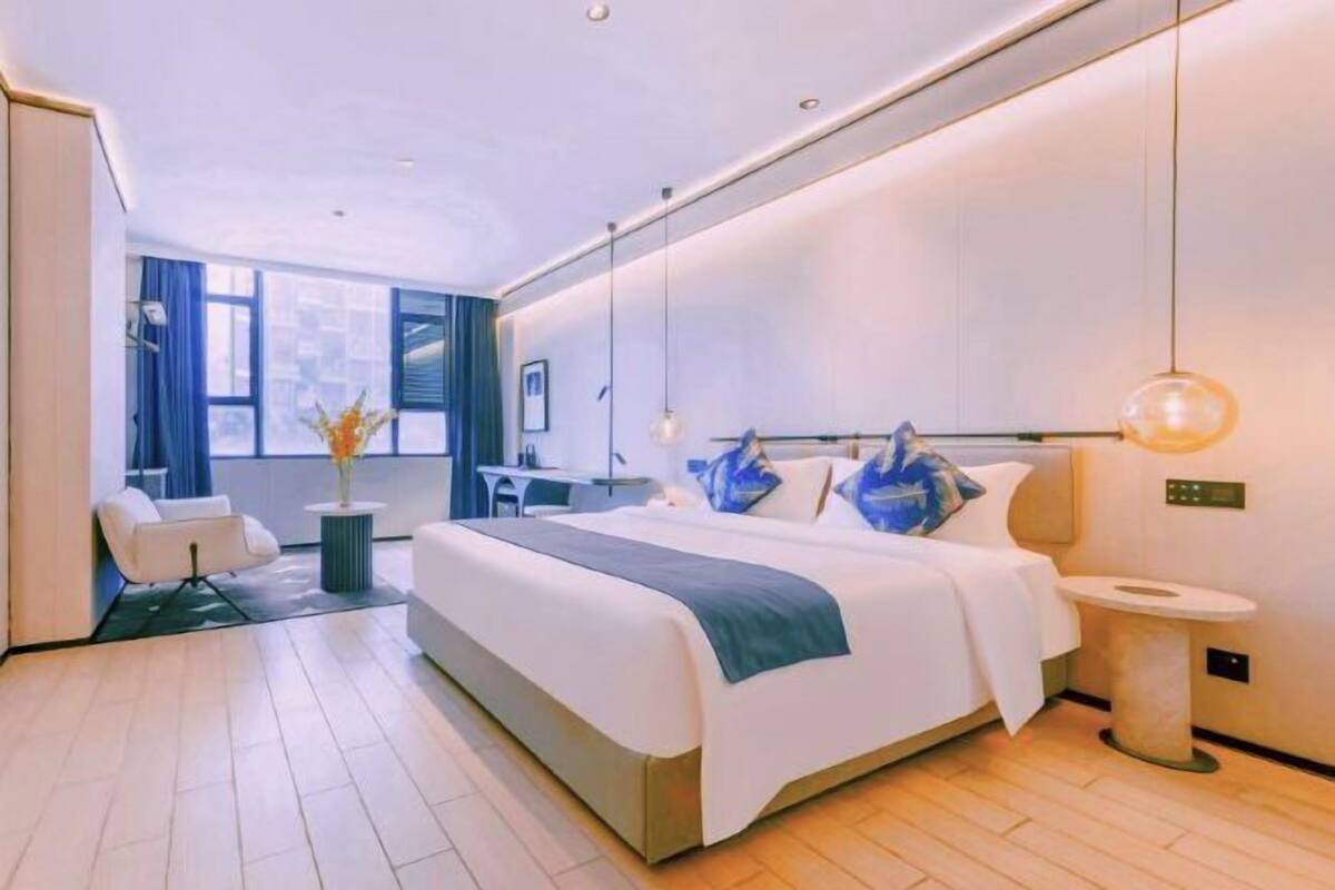 In-room safe, desk, soundproofing, free WiFi