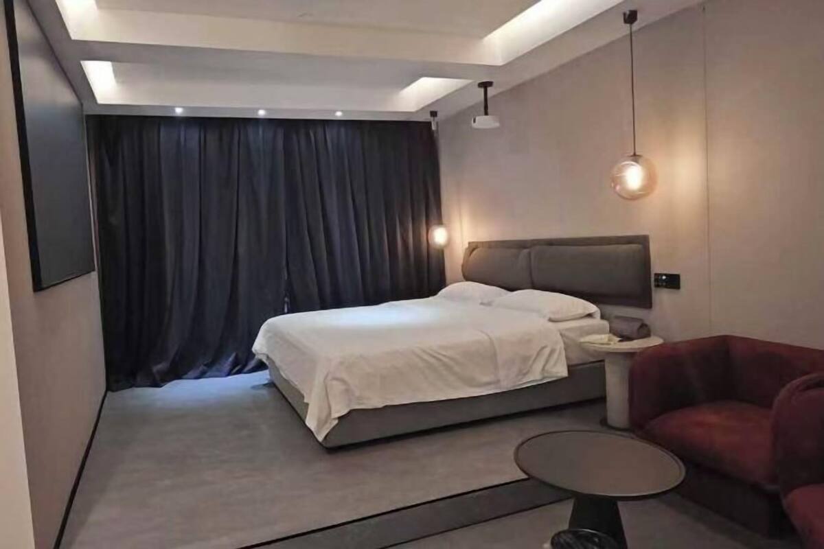 In-room safe, desk, soundproofing, free WiFi