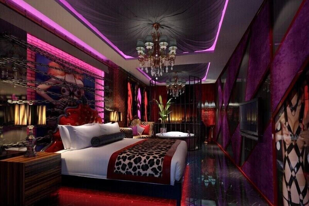 Theme Room | In-room safe, desk, soundproofing, free WiFi