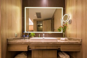Bathroom sink
