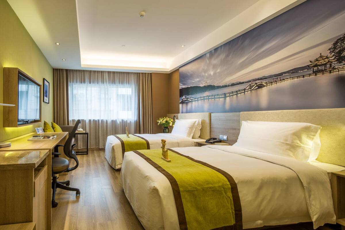Superior Twin Room | Desk, iron/ironing board, free WiFi