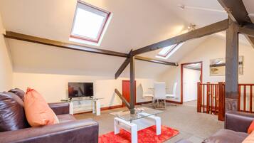 City Apartment, 1 Bedroom, City View | Living room | Flat-screen TV