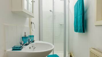 City Apartment, 1 Bedroom, City View | Bathroom | Shower, free toiletries, hair dryer, towels