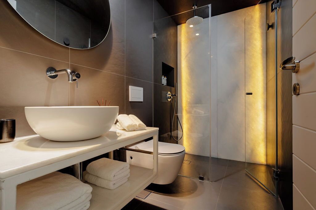 family house, private pool | bathroom | shower, free toiletries, hair dryer, bathrobes