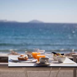 Colazione completa, servita tutte le mattine (14 EUR a persona)