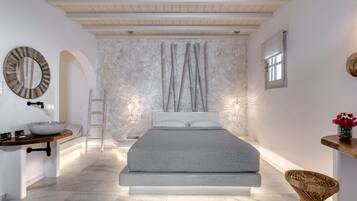 Cycladic Triple Room | Ropa de cama de alta calidad, colchones viscoelásticos, escritorio