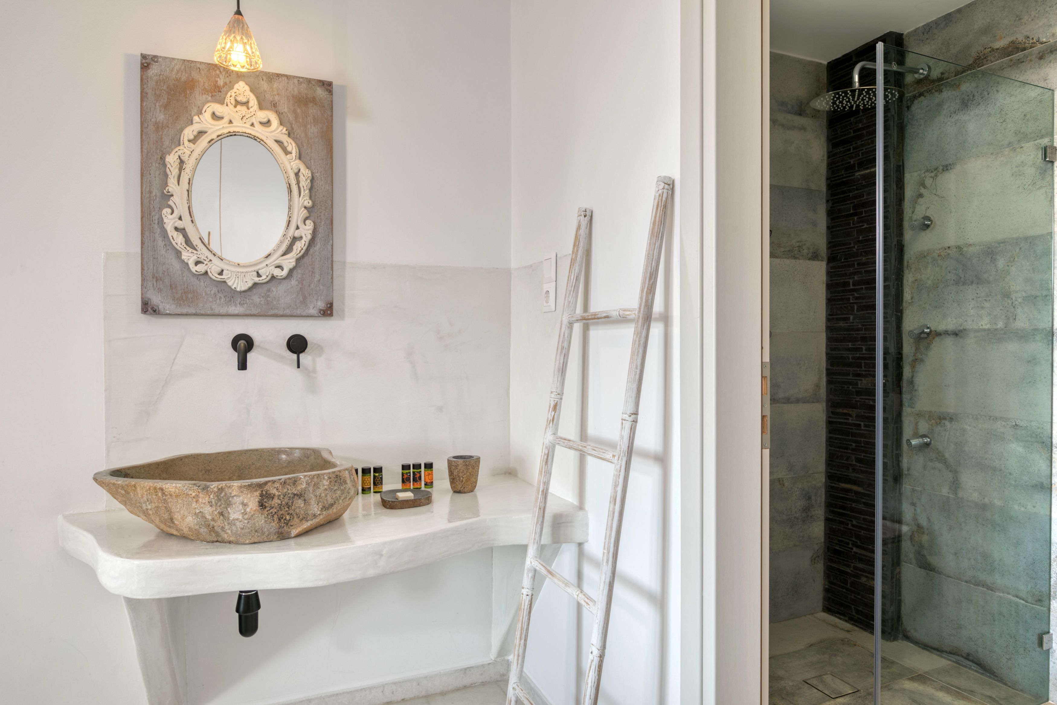 premium room, partial sea view | bathroom | shower, free toiletries, hair dryer, bathrobes