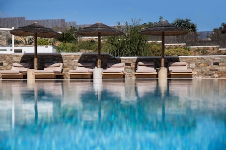 Outdoor pool, pool umbrellas, sun loungers