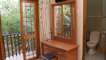 Habitación estándar | Baño | Regadera, amenidades de baño gratuitas, secadora de cabello, bidet