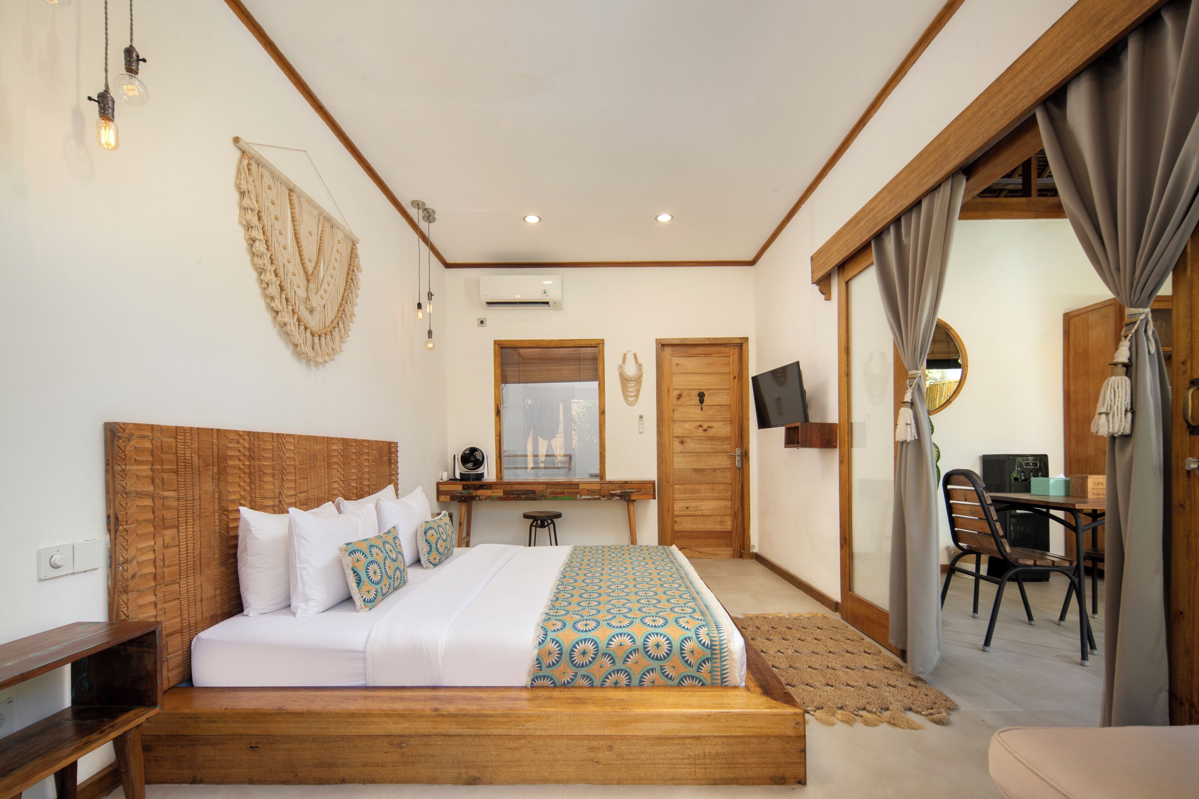 1 bedroom, premium bedding, memory-foam beds, minibar