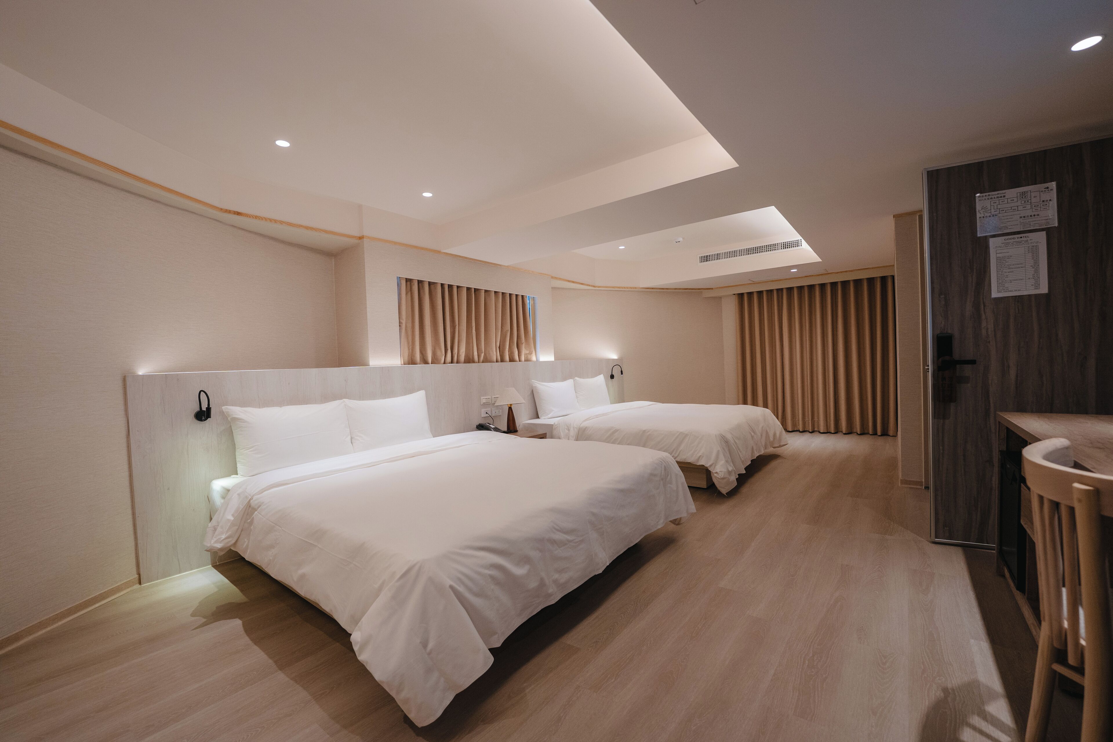 클래식 쿼드룸 | 무료 WiFi, 침대 시트