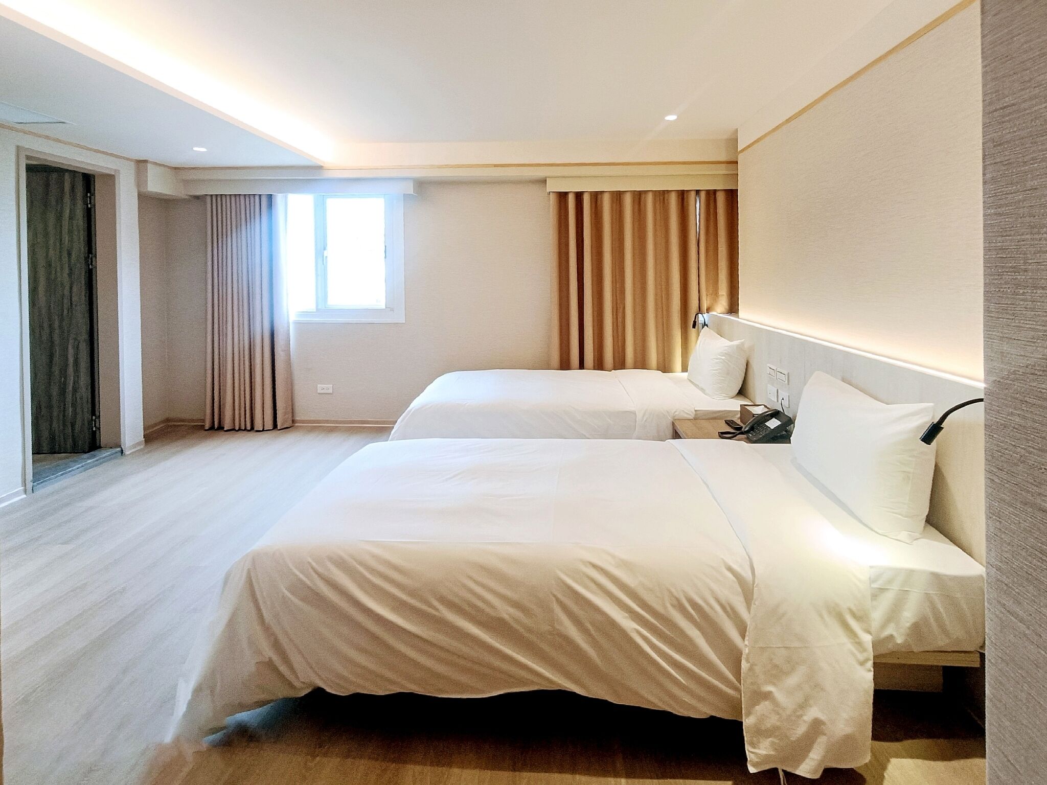 ベーシック ツインルーム シングルベッド 2 台 | WiFi (無料)、ベッドシーツ