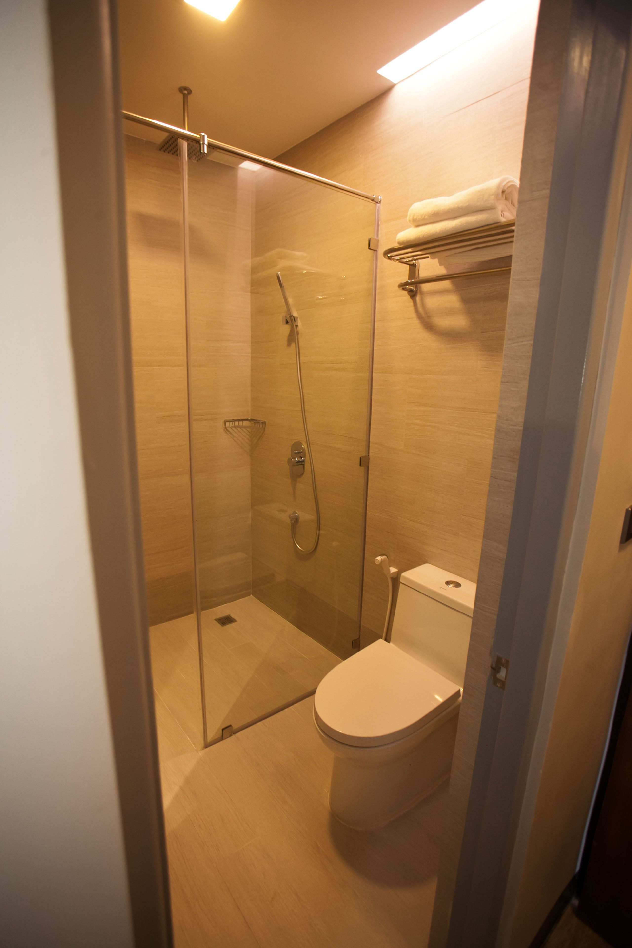standard double room | bathroom | shower, free toiletries, slippers, towels