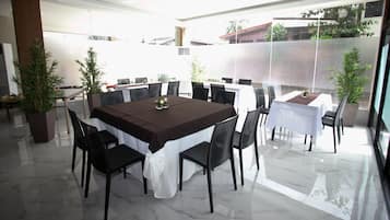 Spécialités Cuisine locale et internationale