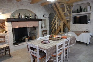 Free daily buffet breakfast  - Trulli Donna Isabella (Locorotondo)