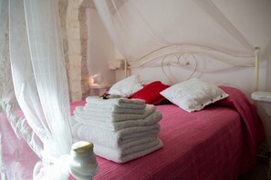 Habitación doble romántica, 1 habitación, refrigerador (Il pepe) | Sábanas italianas Frette, ropa de cama de alta calidad y edredón 