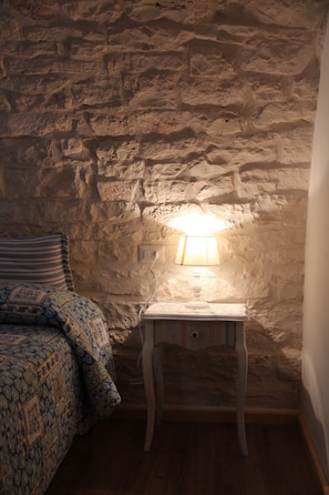 Habitació triple clàssica (Il noce) | Llençols italians de la marca Frette i roba de llit d'alta qualitat