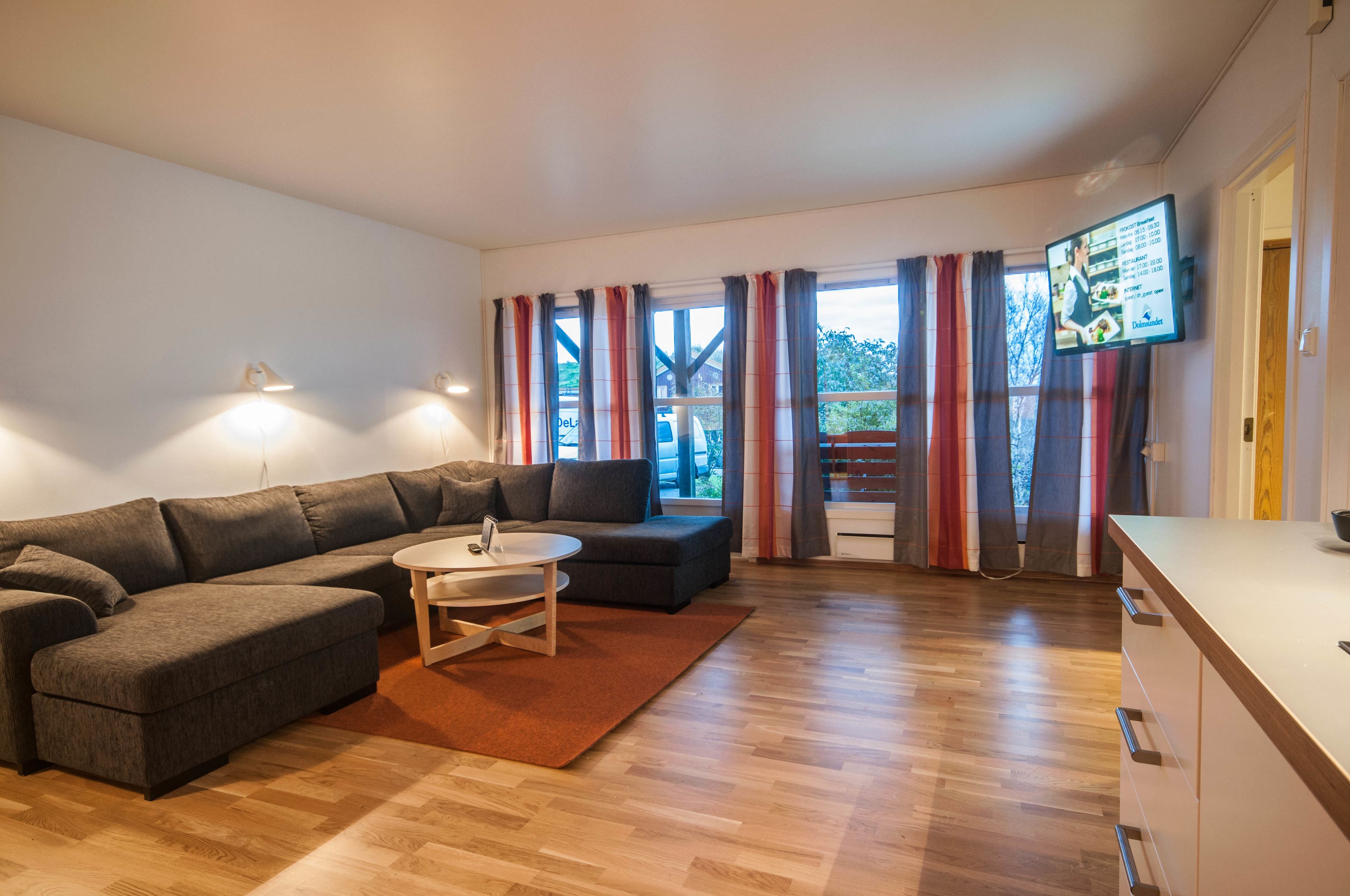 apartment, 2 bedrooms | living room | flat-screen tv