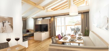 客房内保险箱、特色装修、特色家居、办公桌