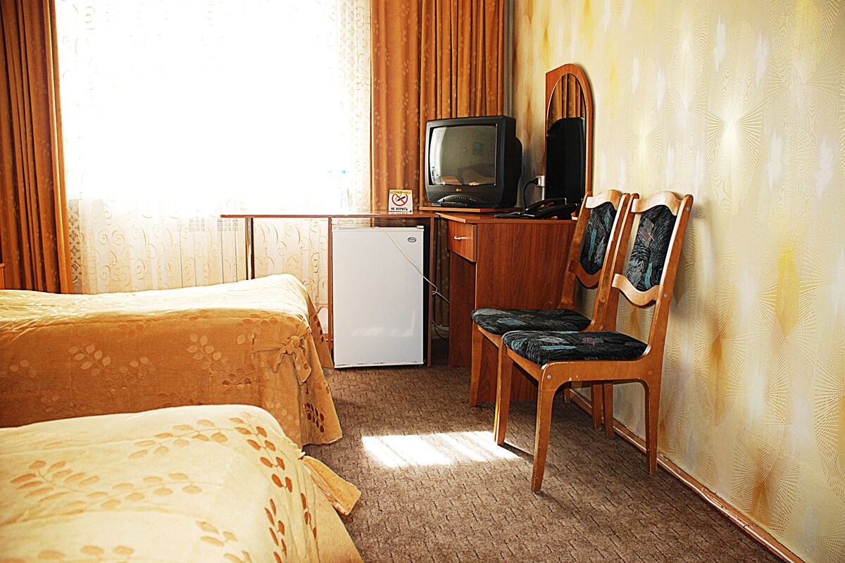 Kamar Twin Basic | Brankas, meja kerja, setrika/meja setrika, dan Wi-Fi gratis