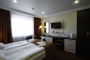 普通客房 | 客房內保險箱、書桌、熨斗/熨衣板、免費無線上網