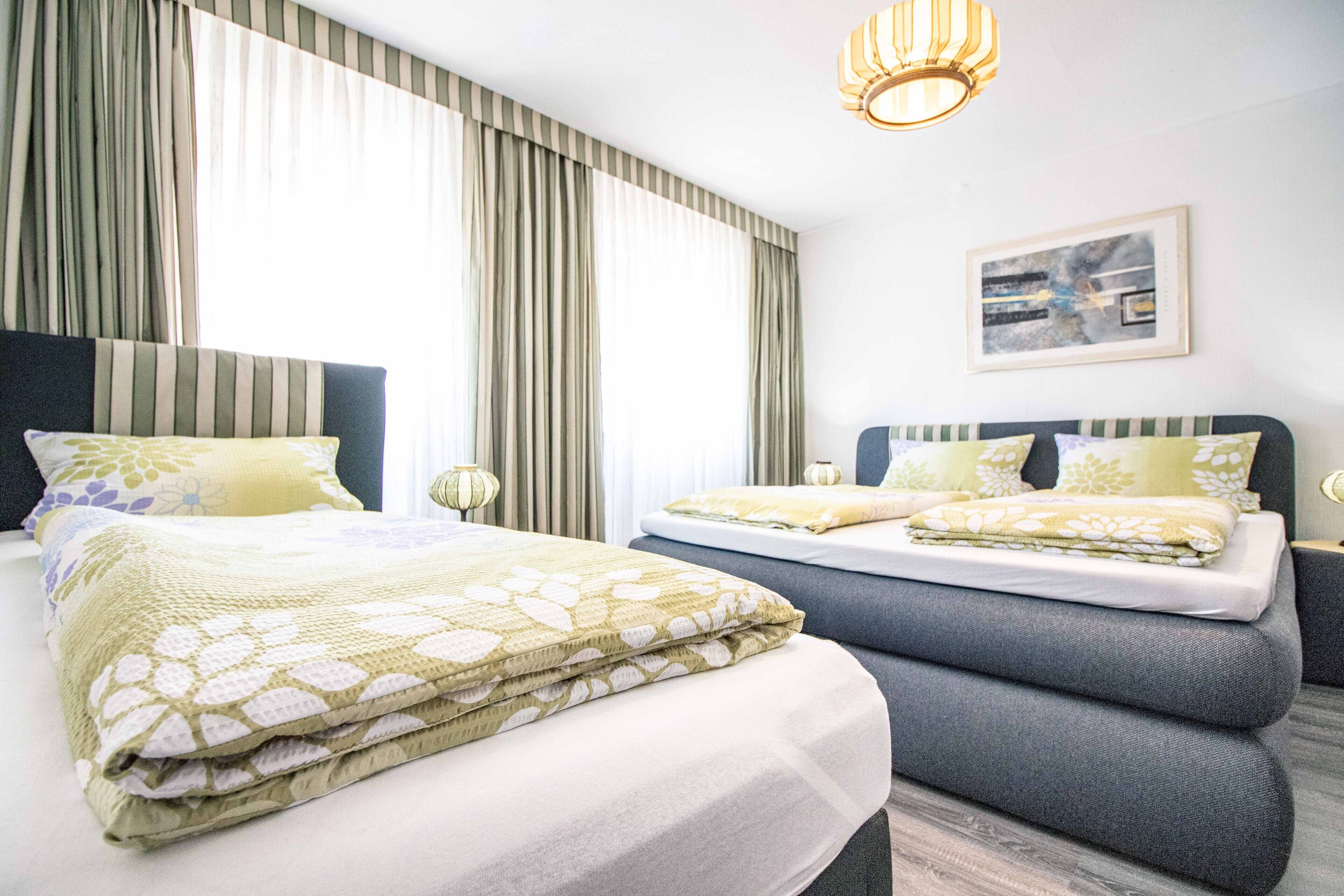 Standard-Dreibettzimmer, eigenes Bad (3BZS)