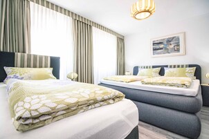 Quarto triplo standard, banheiro privativo (3BZS)