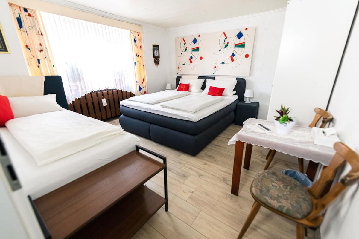 Standaard driepersoonskamer, gedeelde badkamer (3BZGB) | 1 slaapkamer