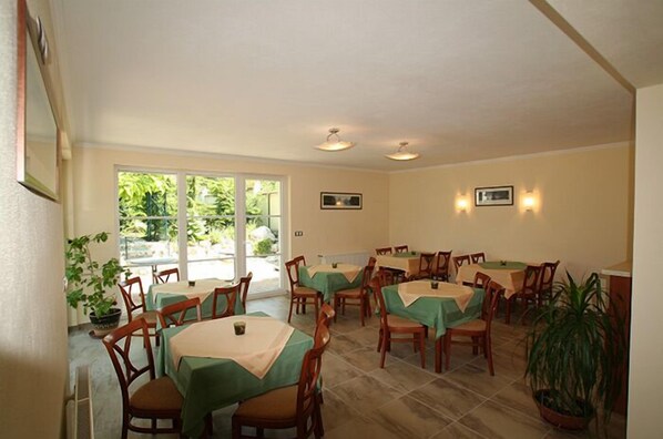 Daily buffet breakfast (EUR 4 per person)