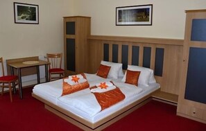 Appartement Standard (4 Adults) | Bureau, fer et planche à repasser, lit de bébé (gratuit)