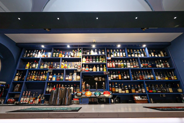 Cocktail bar