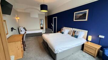 Deluxe Double Room, 1 King Bed, City View | Hypo-allergenic bedding, desk, laptop workspace, blackout drapes