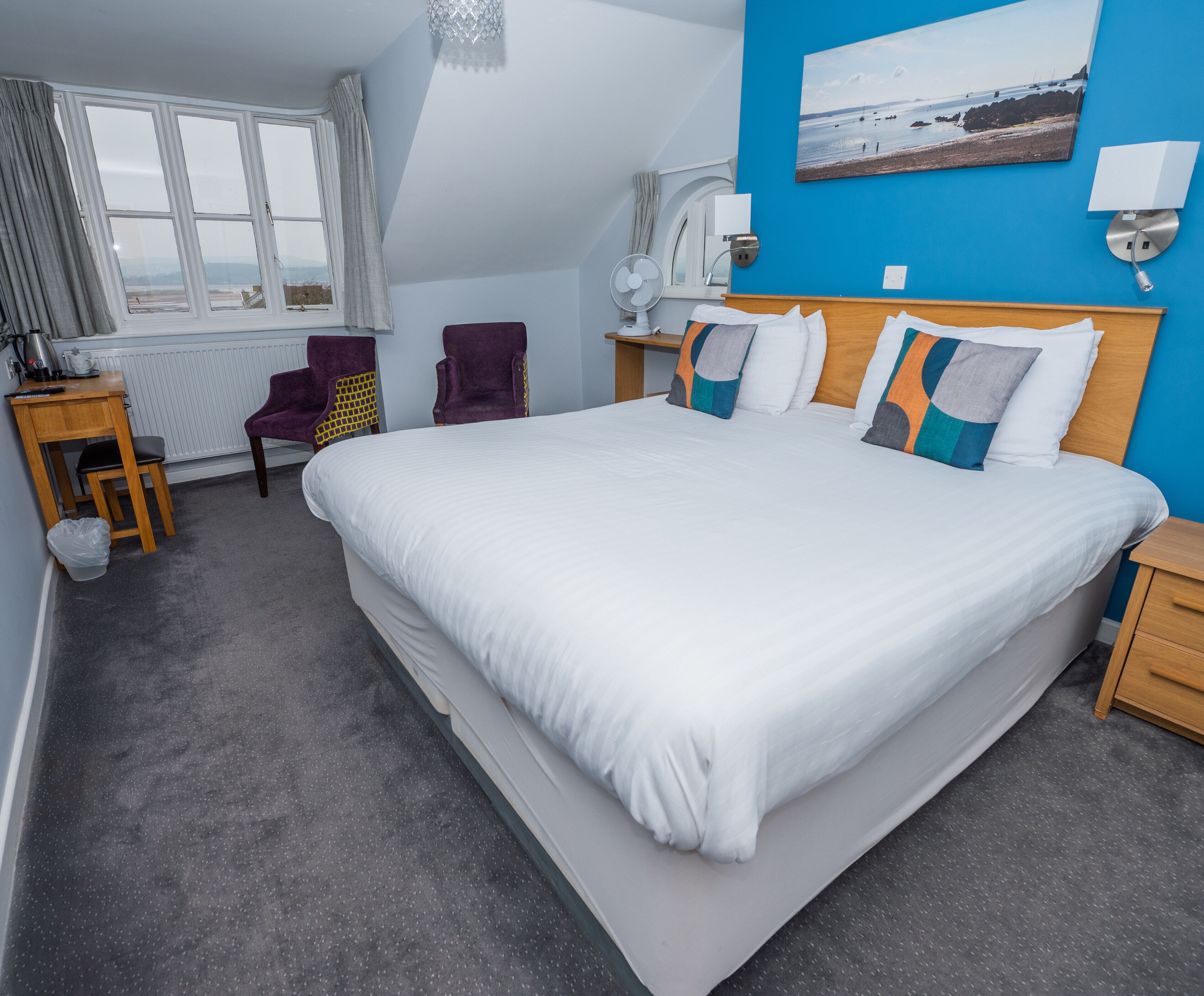 deluxe double room, 1 king bed, sea view | 1 bedroom, hypo-allergenic bedding, desk, blackout curtains