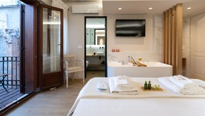 Deluxe Studio Suite | Egyptian cotton sheets, premium bedding, soundproofing - Hanim Hotel (Chania)