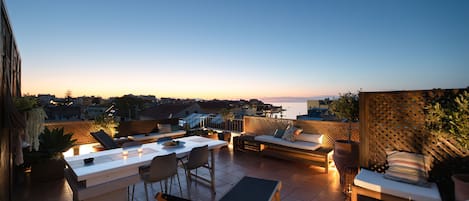 Executive Apartment | Terrace/patio