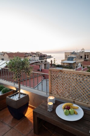 Executive Apartment | Terrace/patio