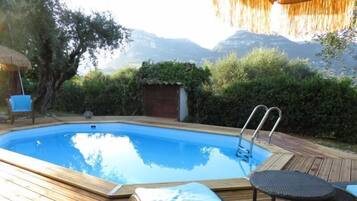 Kolam renang terbuka, kerusi lepak pantai